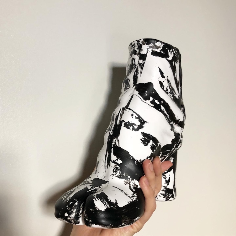 Idea Generale Tabi boot vase 10
