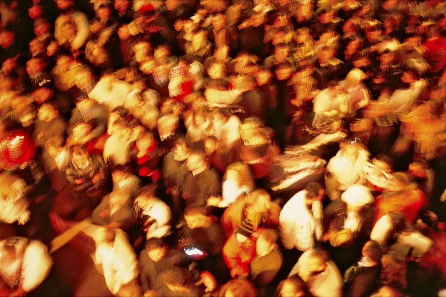 Nan Goldin , “The crowd, Patern&#242;” (2004) 7