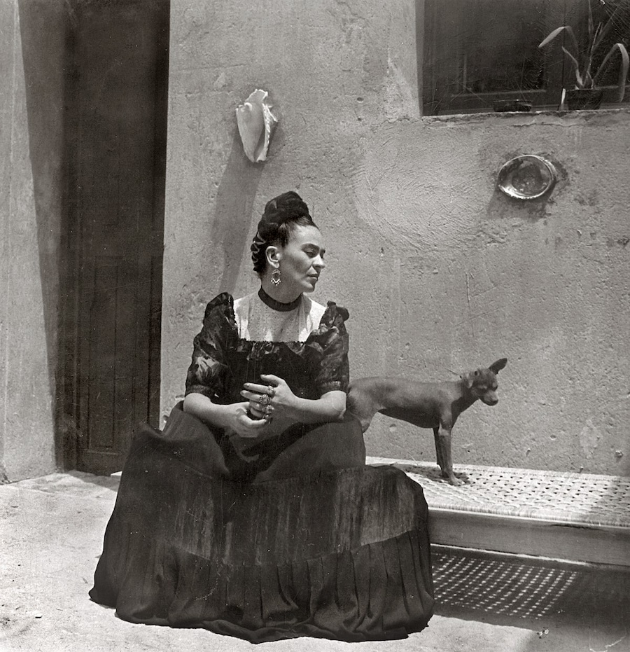 Frida with xoloizcuintle dog at Casa Azul, (c. 1944) 3