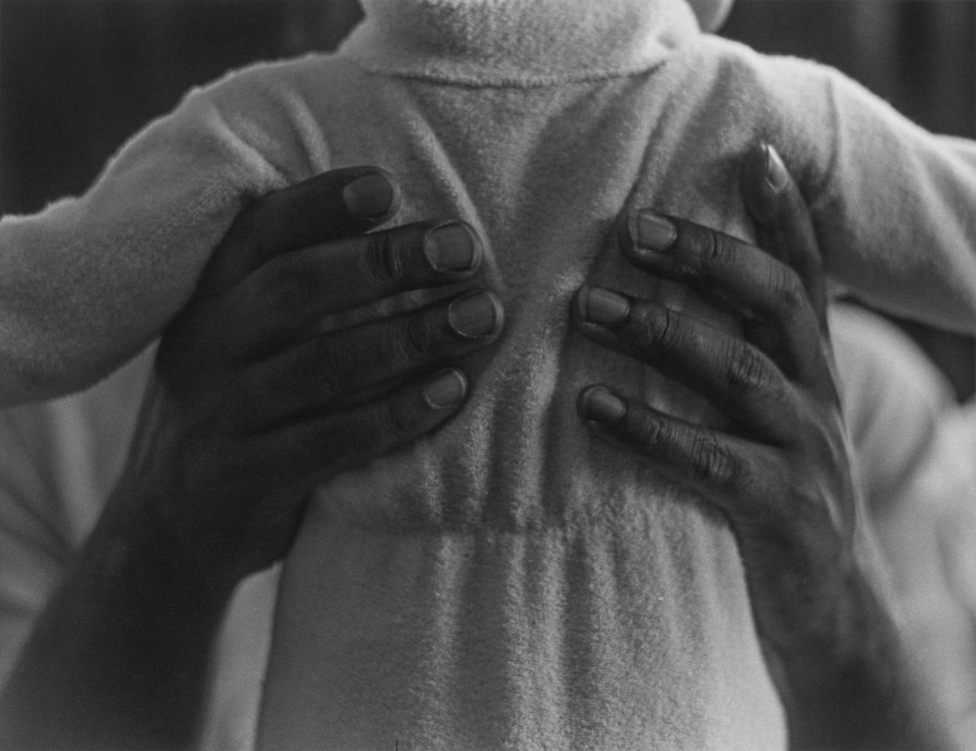 Roy DeCarava, “Bill and son” (1962) 1