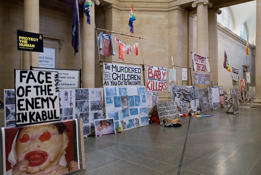 Mark Wallinger, “ State Britain” [2007] 4