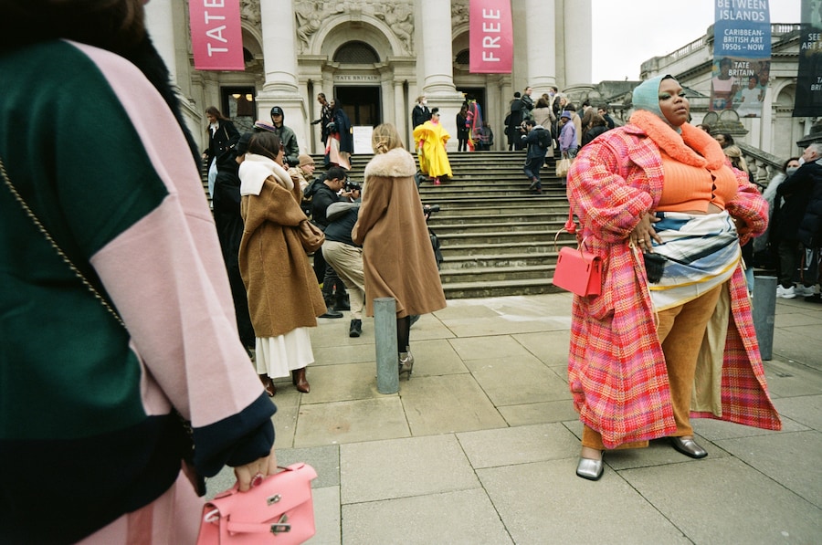 LFW AW22 street style 12