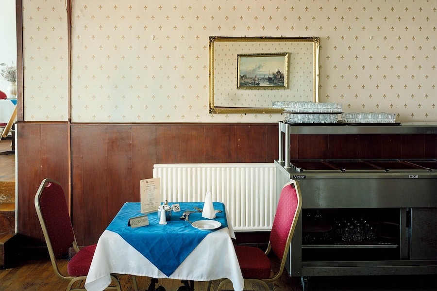 Tim_Richmond_Love_Bites_13_DiningRoom_Hotel_Burnha 12