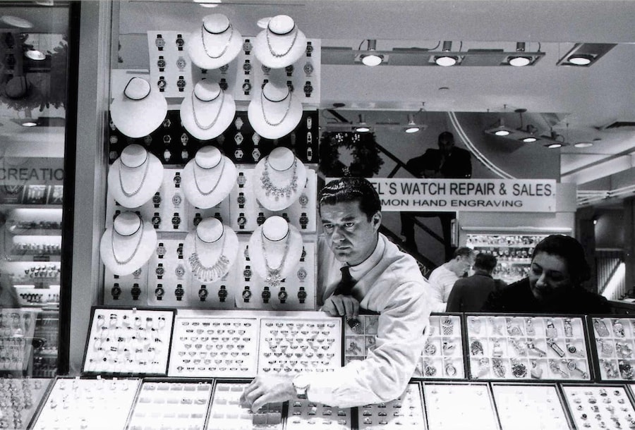 Jamel Shabazz, “Jacob The Jeweler. Midtown Manhattan” (2009) 6