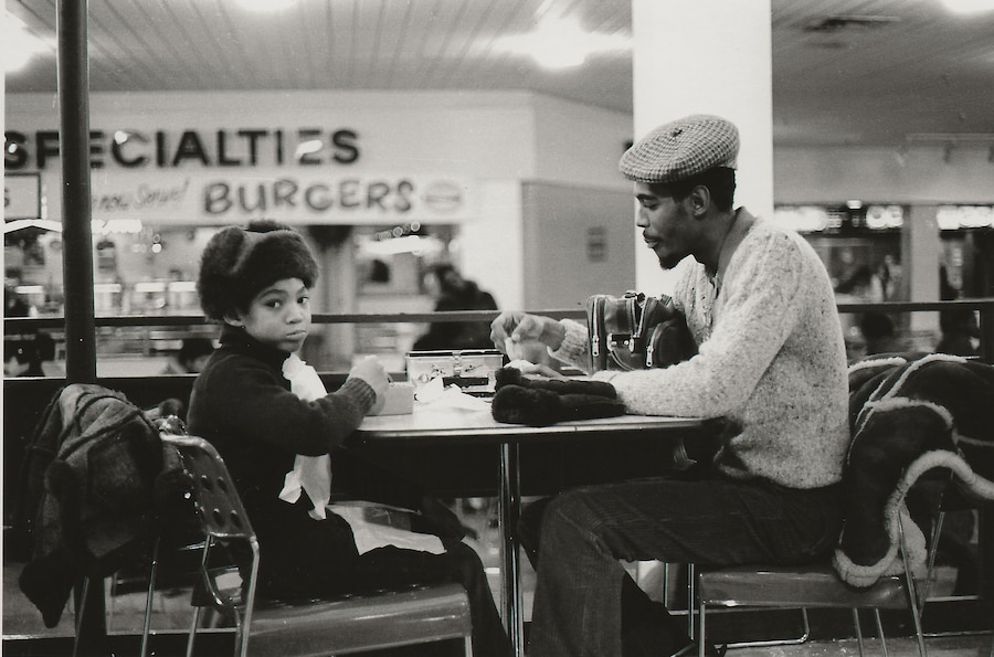 Jamel Shabazz, “Father &amp; Son. Downtown Brooklyn” (1982) 9