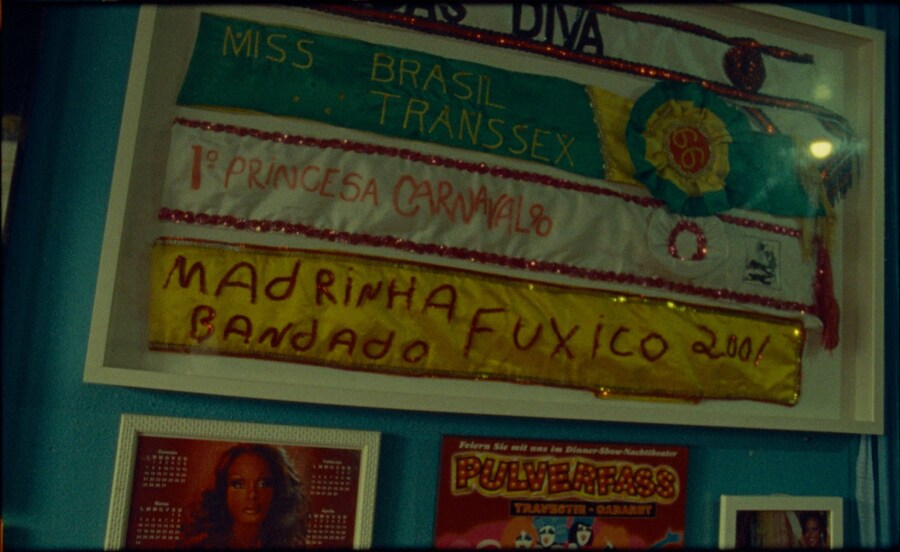 Marcinha do Corintho in Divina by Ode 5