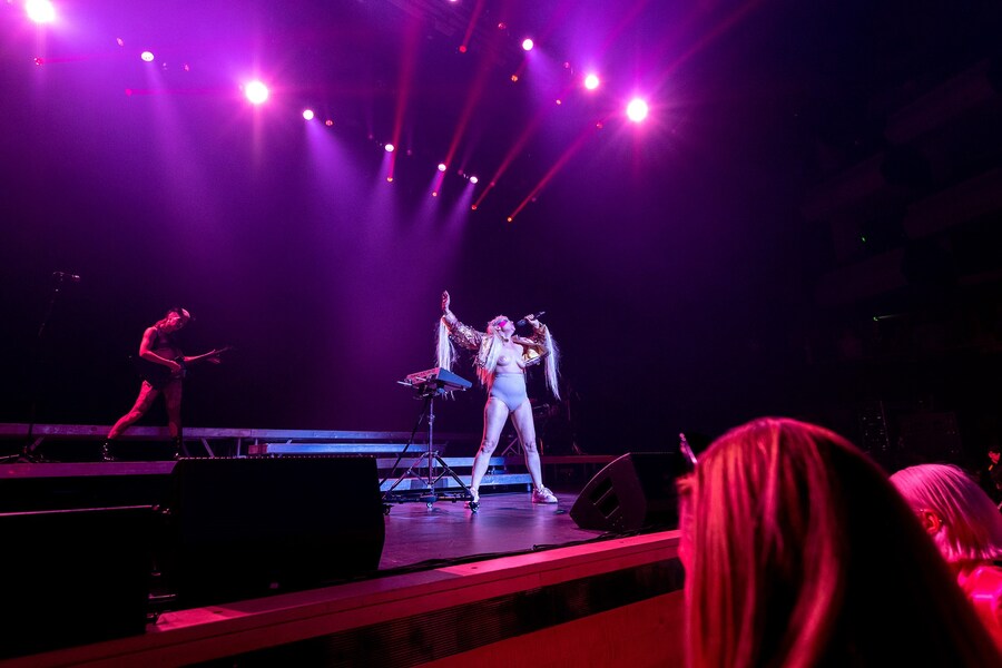 Peaches-6672-Victor Frankowski 5