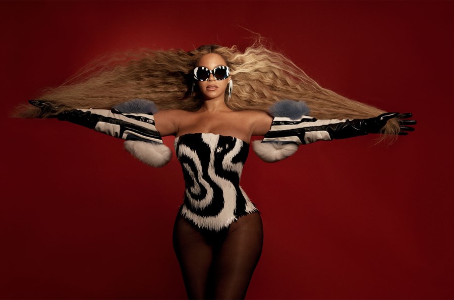 Beyoncé wears Pharrell Williams's first custom Louis Vuitton look on the  Renaissance tour
