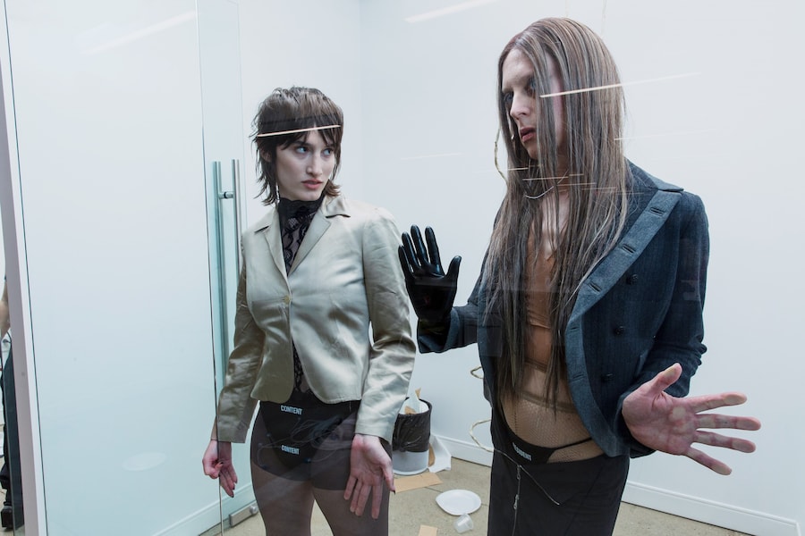 Boss Gives Employee Facial 1
