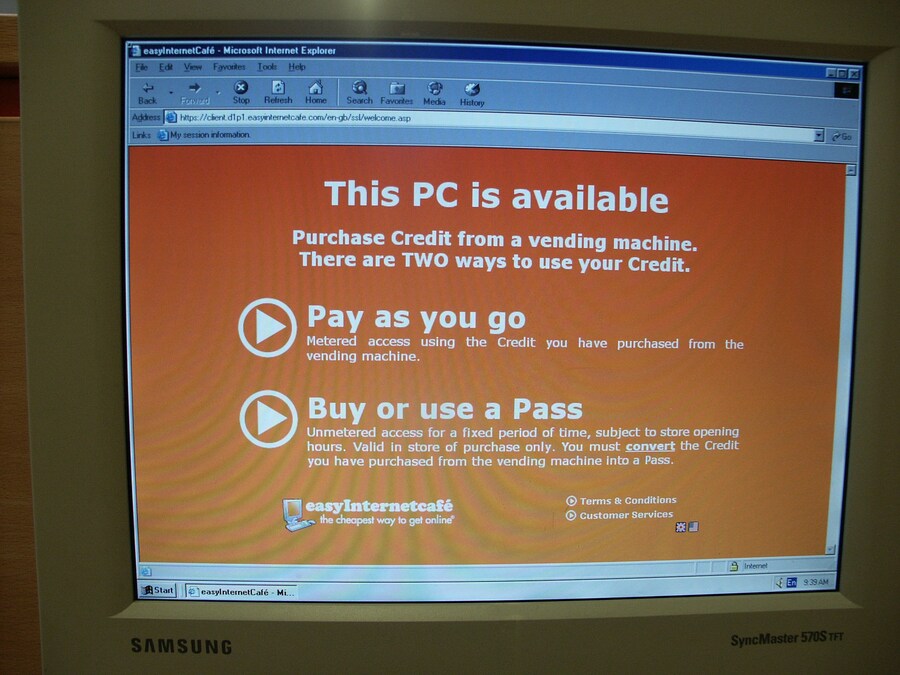 Gordon Raphael, Internet Cafe (2003) 8