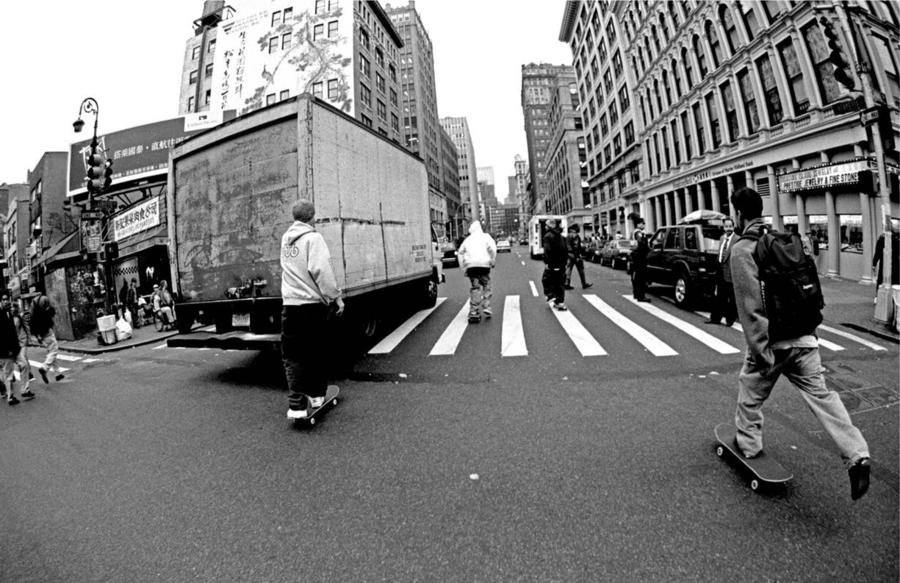 Full Bleed - Crew pushing, by Alexi Zavialoff, 199 8