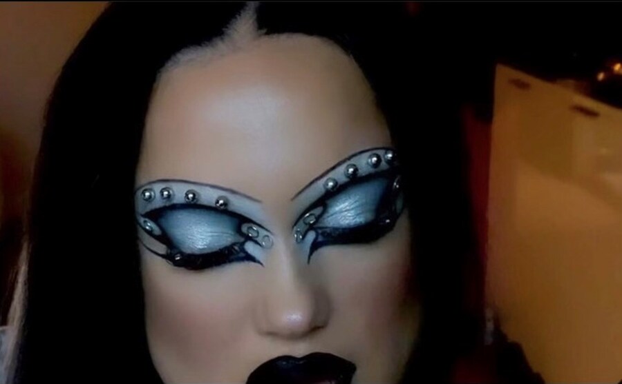 Selena Ruiz make-up artist 5