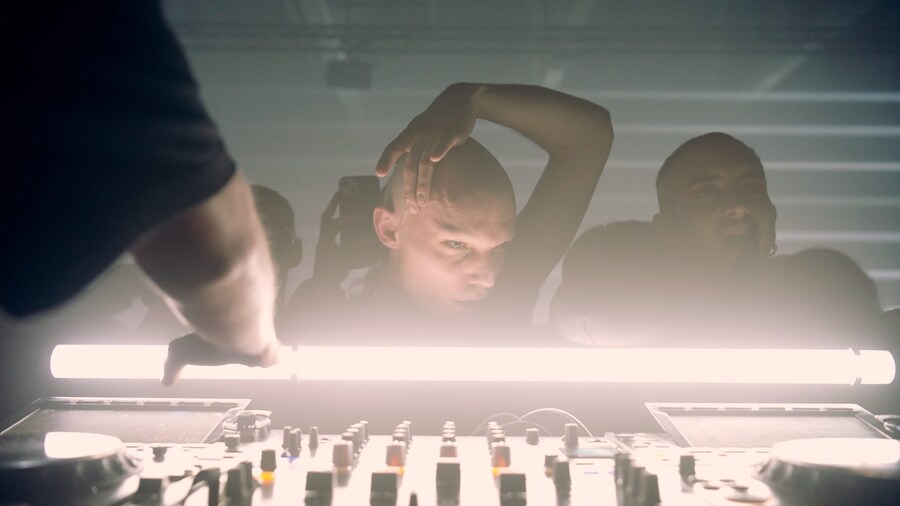 _AB21100_CM_9x16_300dpi_1080px 11