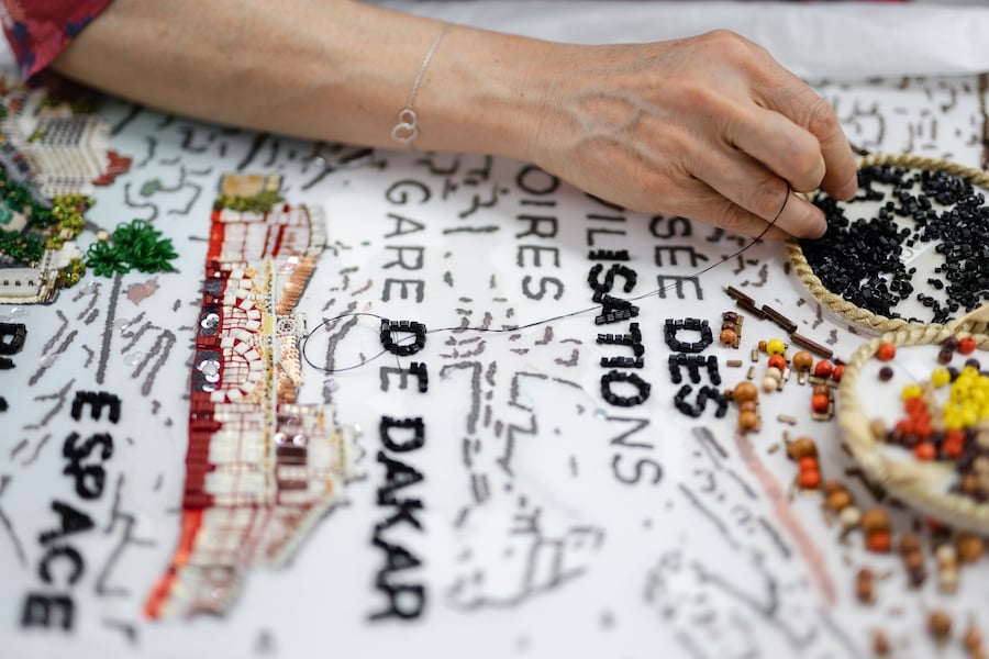 &#39;Sur le fil&#39; chanel 19m exhibition paris dakar 17