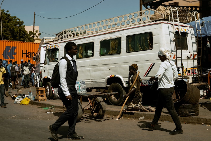 &#39;Sur le fil&#39; chanel 19m exhibition paris dakar 22