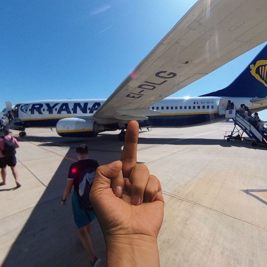 Middle Finger by Ai Weiwei, Avant Arte 12