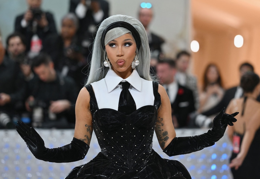Cultural history of the black stretchy headband 13
