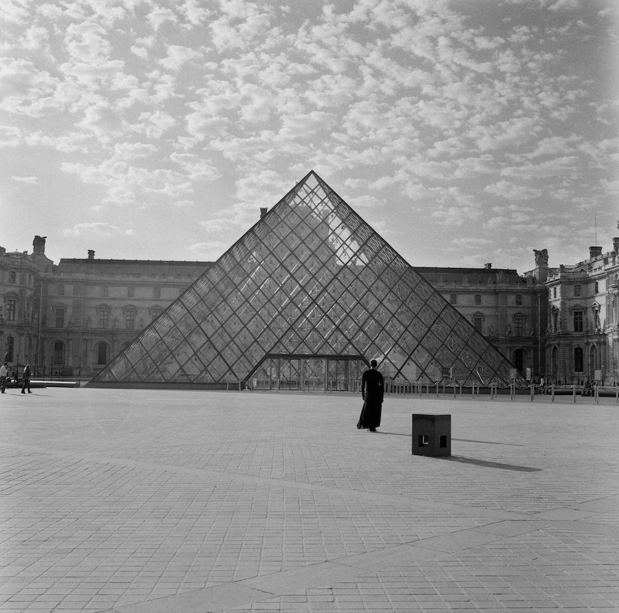 Carrie Mae Weems, The Louvre from Museums (2006) 7