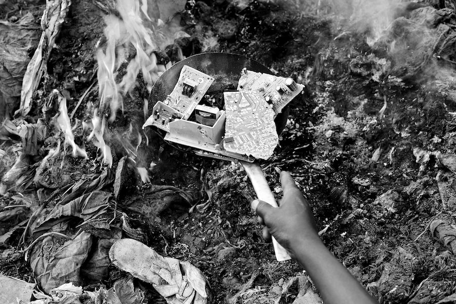 Mário Macilau, &quot;Frying Electric Parts&quot; (2015) 4