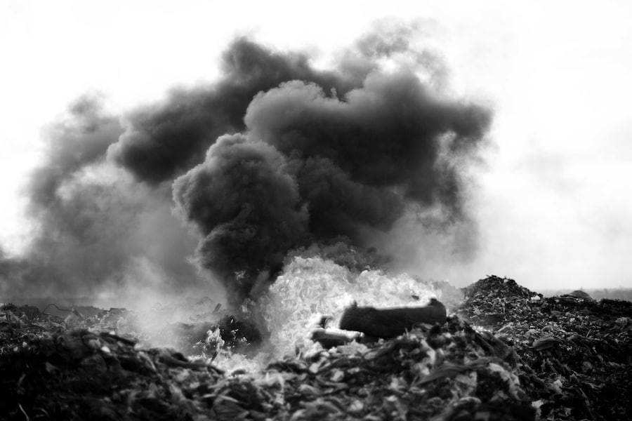 Mário Macilau, &quot;Tyres on Fire&quot; (2015) 12