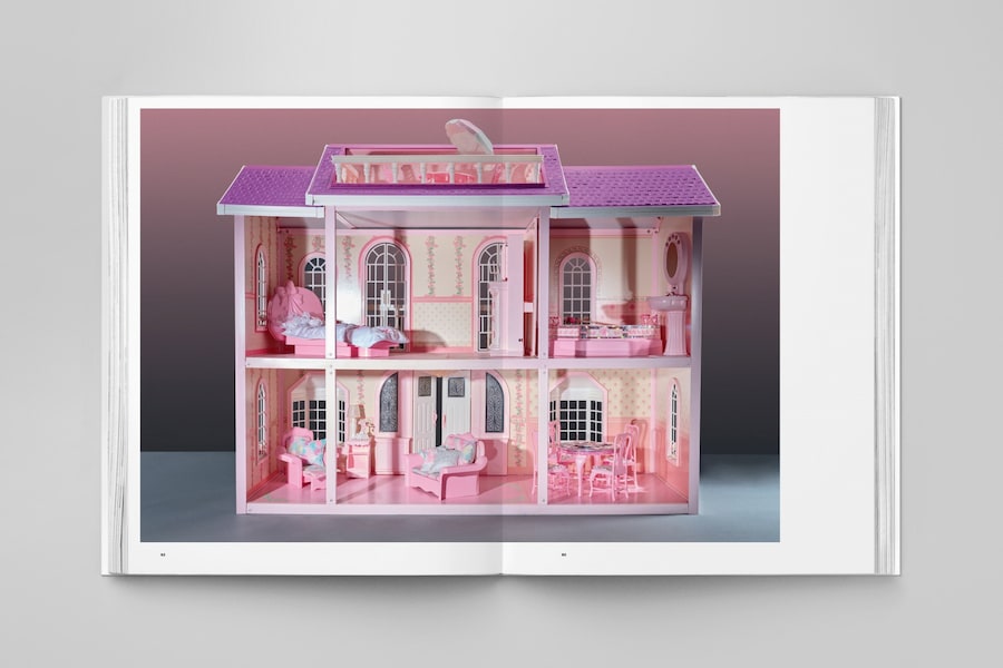 PU Barbie Dreamhouse Book Spread 1990 01 10