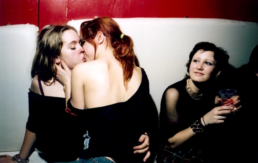 Two girls kissing NagNagNag at Ghetto May 2003 5