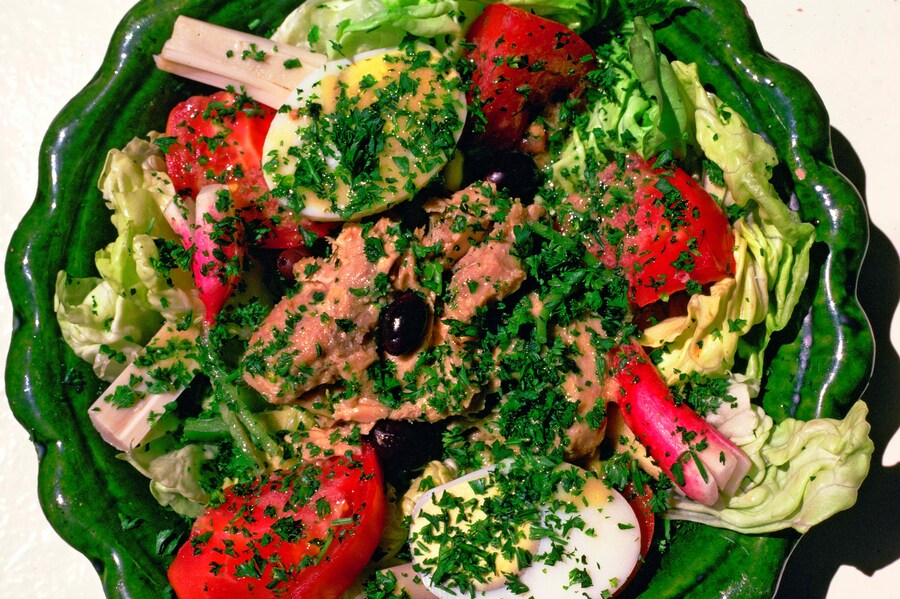 Philippe Garner, Salade Nicoise, La Voile Rouge, 1974 10