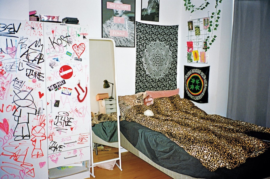 Barbara Marstrand, Still Life of Teenagers 2