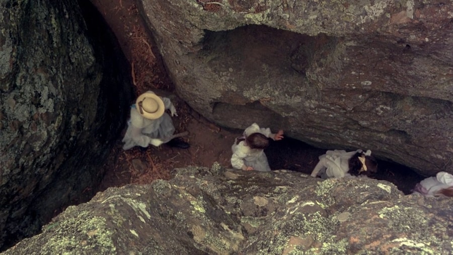Picnic at Hanging Rock (1975) 9