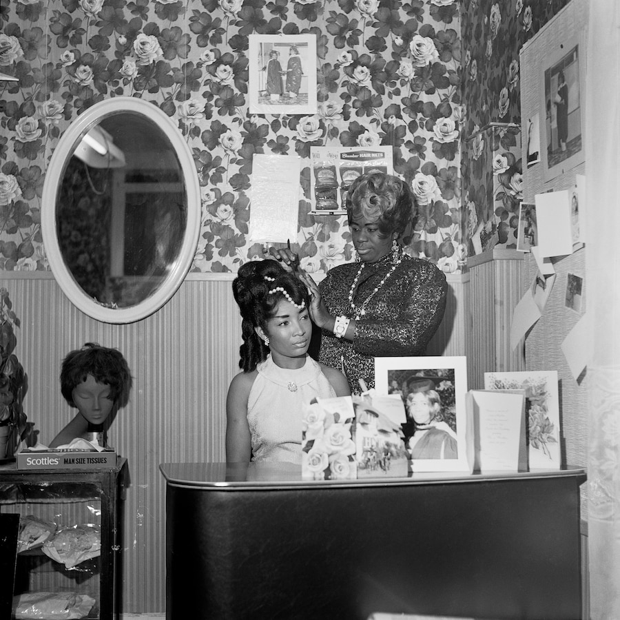 WELL-10788 Raphael Albert, Beauty Salon [Courtesy 3
