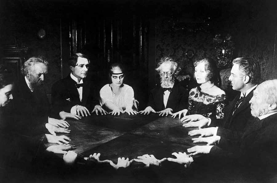 Ghosts in photographs 11
