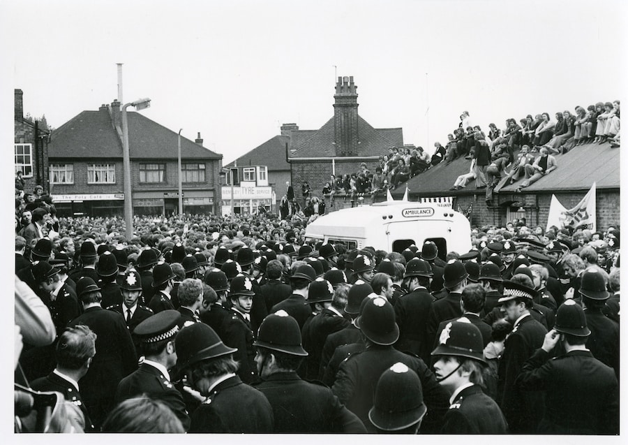 Val Wilmer, Police at the Trade Union picket at Gr 6
