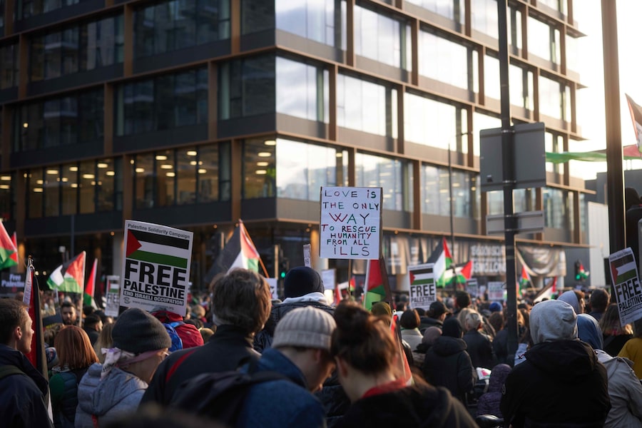 The pro-Palestine in London on 11 November 2023 15