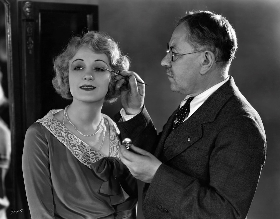 A cultural history of eyeliner 12