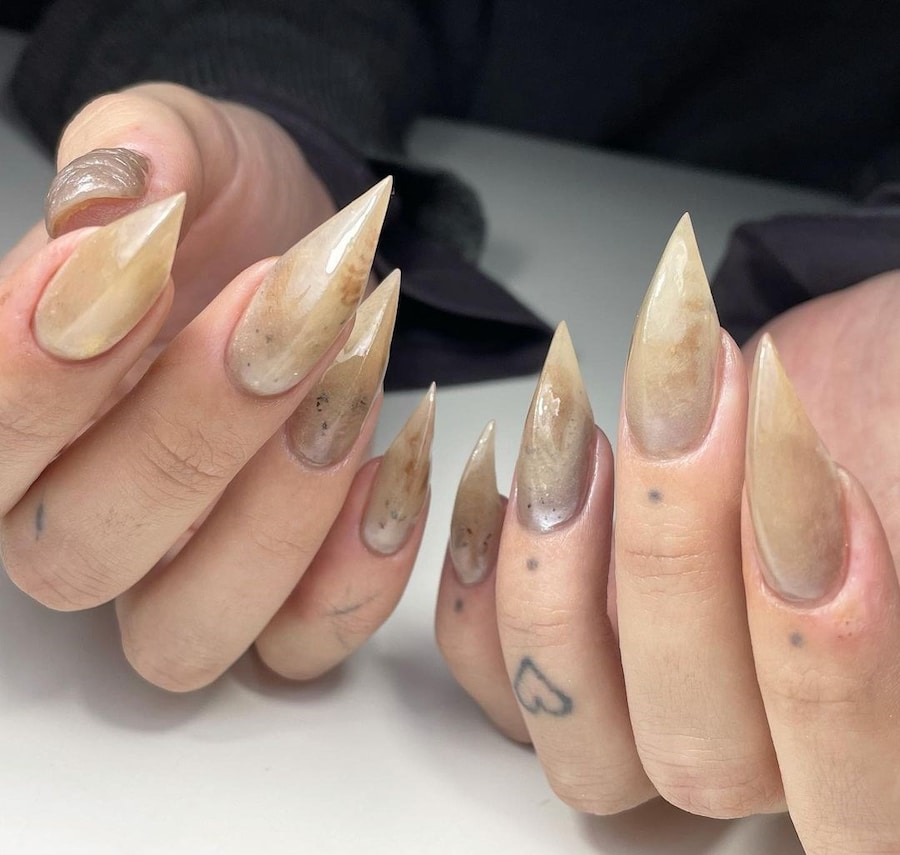 Grotesque rotten gross nails trend 14
