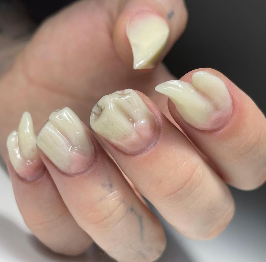 Grotesque rotten gross nails trend 7