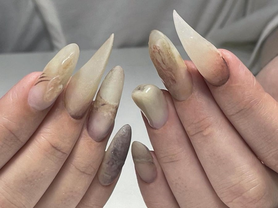 Grotesque rotten gross nails trend 10