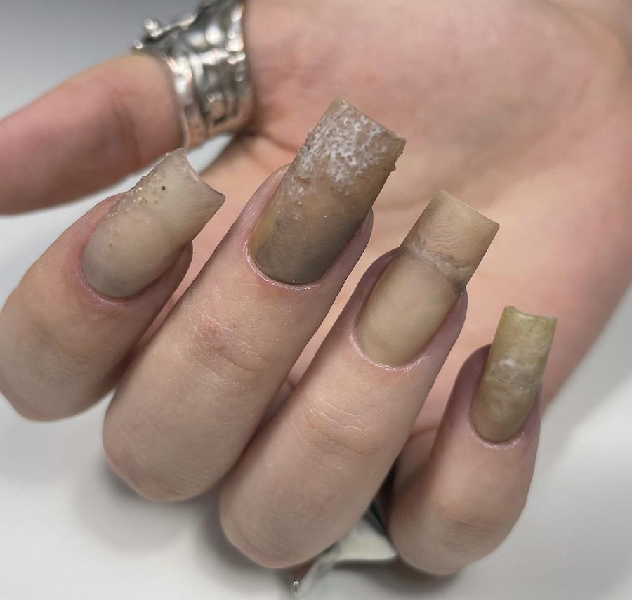 Grotesque rotten gross nails trend 8