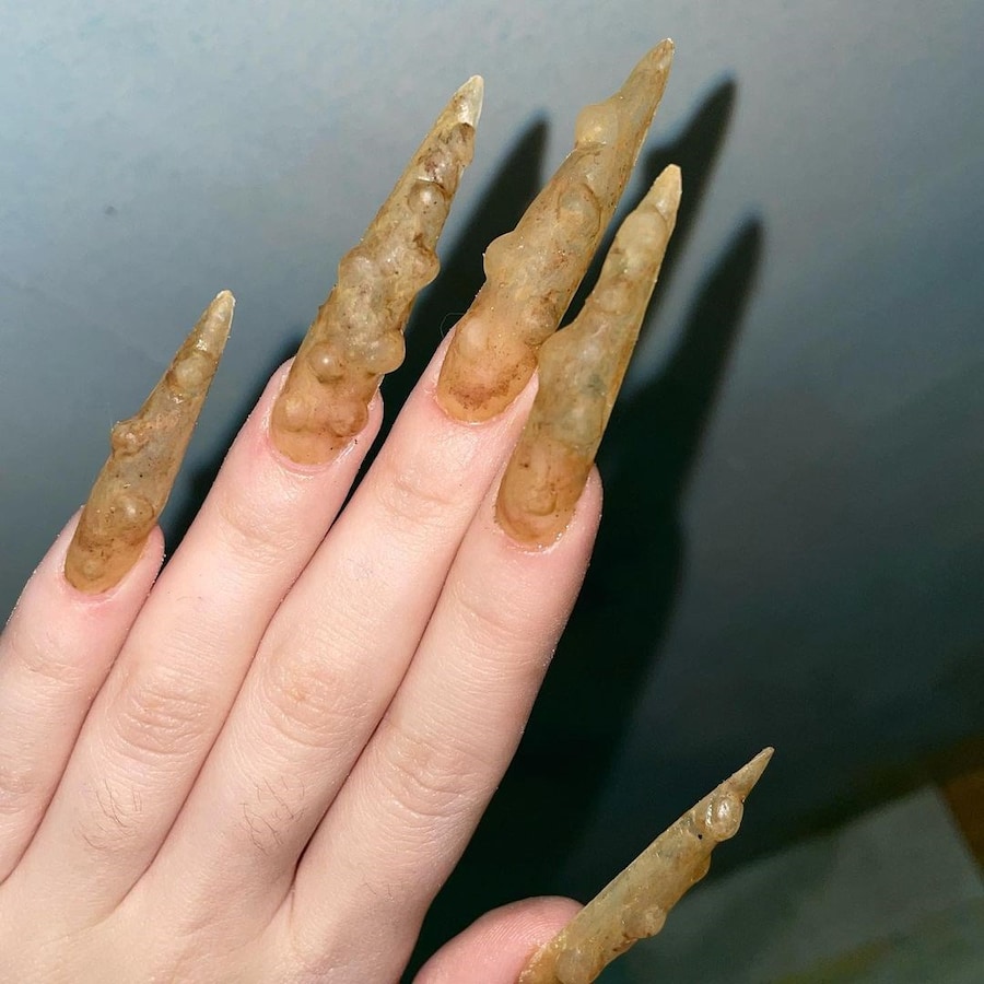Grotesque rotten gross nails trend 18