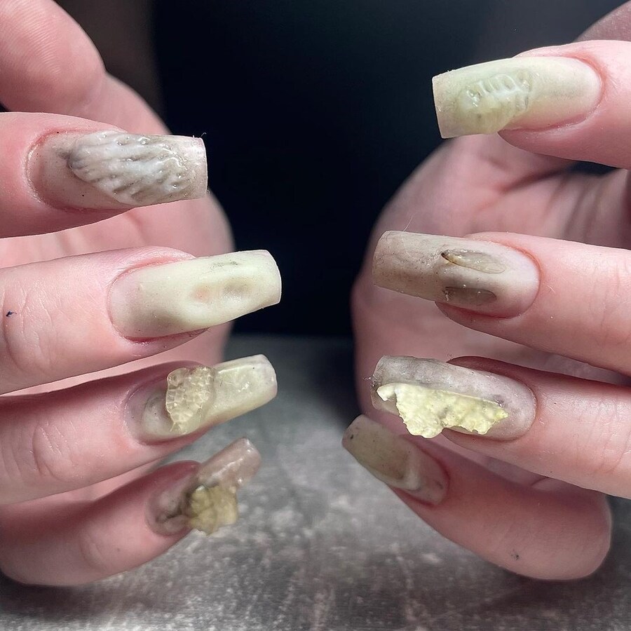 Grotesque rotten gross nails trend 19