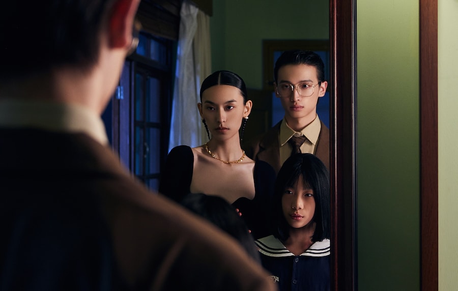 Yu Li, A Hole in the Wall 0