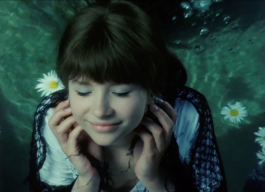 Valerie and Her Week of Wonders (1970) 4
