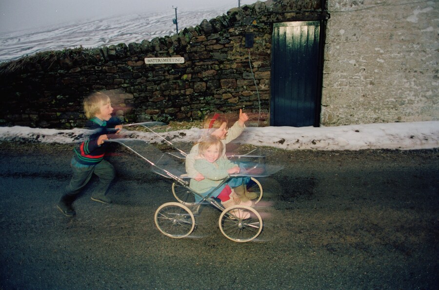 Richard Grassick, “Ed, Elinor and Sophie Betton”&#160;(1994) 16