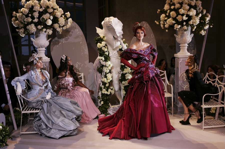 Linda Evangelista greatest runway looks 57