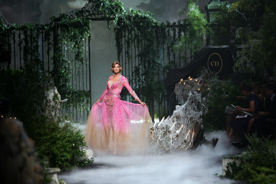Linda Evangelista greatest runway looks 56