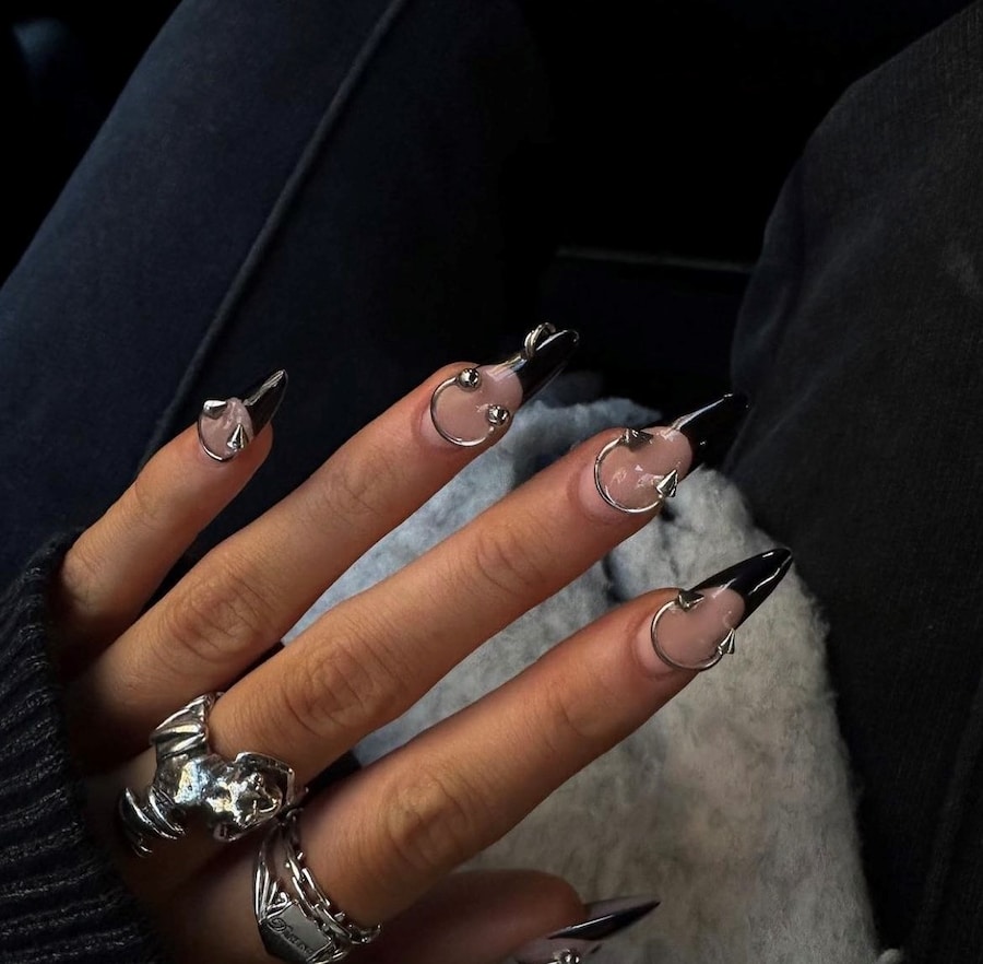 Fake piercings nails 0