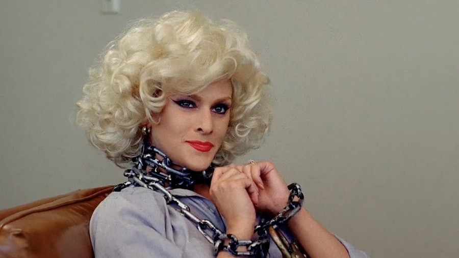 Hollywood Chainsaw Hookers (1988) 8