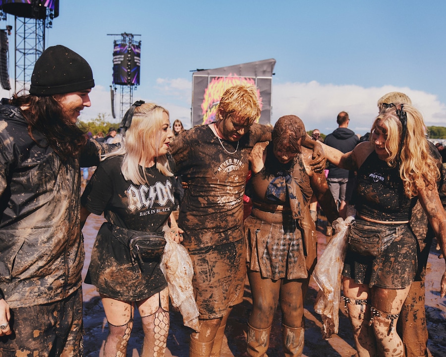 01_CAITLIN_CHESCOE_240616_DOWNLOAD_FESTIVAL_076 15