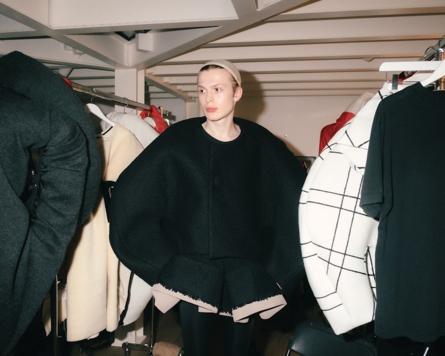 DE PINO - SS25 BACKSTAGE by Thomas Lizzi -18 7