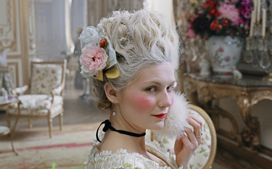 The Brief History of Wearing Flowers in your Hair 11